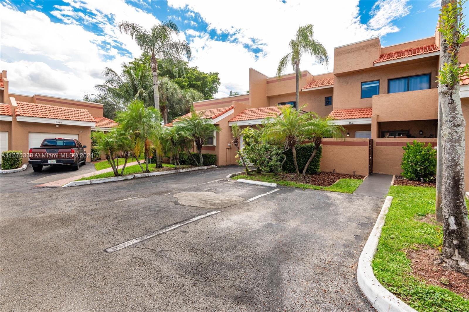 120th Ter, Pembroke Pines, FL 33025