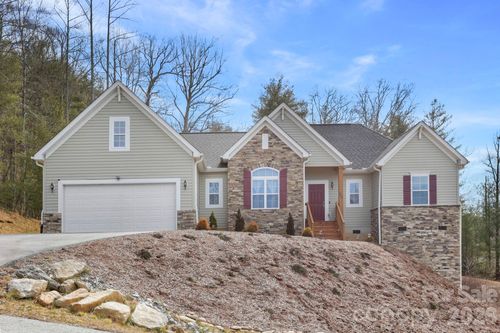 258 Crystal Heights Dr, Hendersonville, NC, 28739-4751 | Card Image