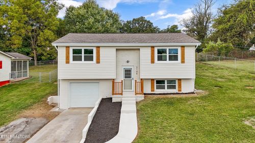 2145 Highland Rd, Maryville, TN, 37801-5437 | Card Image