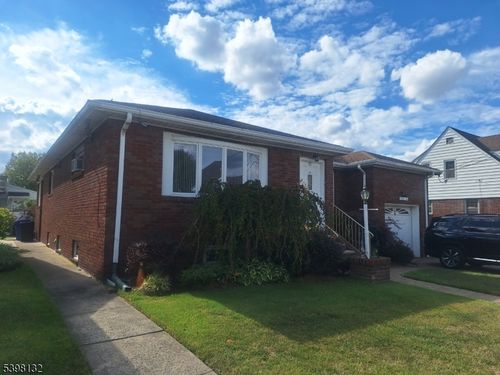 95 Bogert St, Totowa, NJ, 07512-2449 | Card Image