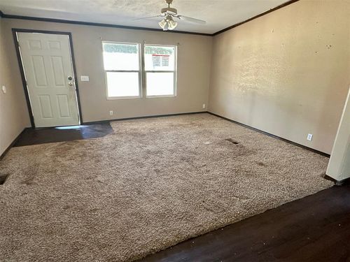 321 Middle Ave, Cordell, OK, 73632-5831 | Card Image