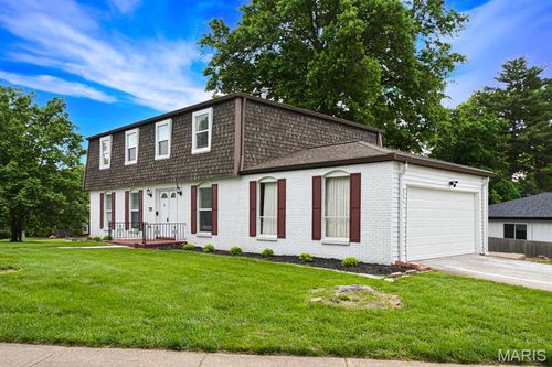 306 Bright Meadows Dr, Ballwin, MO, 63011-3804 | Card Image
