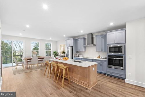 42173 Berrier Farms Ter, CHANTILLY, VA, 20151 | Card Image