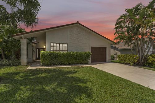 10084 Camelback Ln, Boca Raton, FL, 33498-4713 | Card Image
