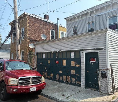 2 Ritters Ln, Yonkers, NY, 10703-3504 | Card Image