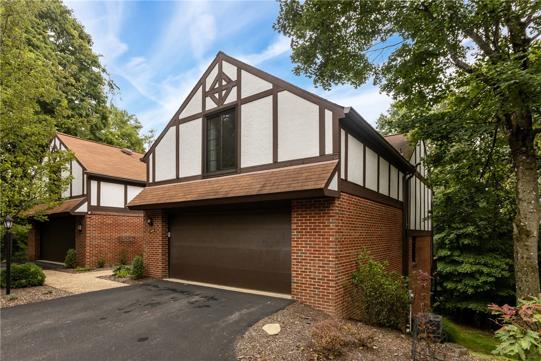 Rolling Hills Dr, Sewickley, PA 15143