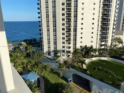 940 - 19201 Collins Ave, Condo with 0 bedrooms, 1 bathrooms and null parking in Sunny Isles Beach FL | Image 1