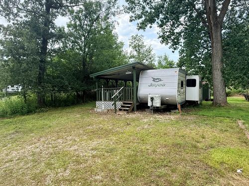 19-21 Woodhaven Dr E, Sublette, IL, 61367 | Card Image