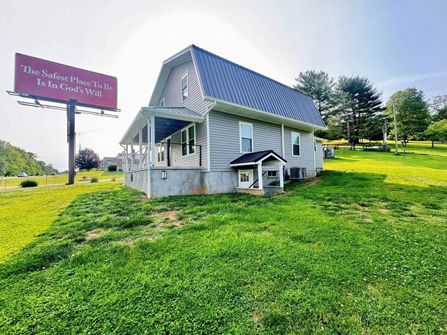 18437 Governor G C Peery Hwy, House other with 3 bedrooms, 2 bathrooms and null parking in Pounding Mill VA | Image 33