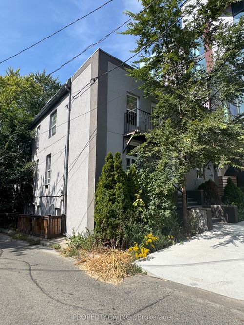 22 Brad St, Toronto, ON, M6P1N1 | Card Image