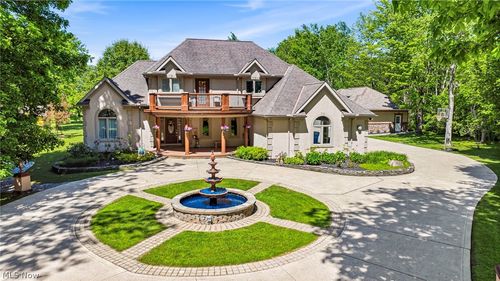 10600 Locust Grove Dr, Chardon, OH, 44024-8870 | Card Image