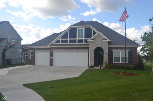 4518 W Meadows Ln, New Palestine, IN, 46163-8008 | Card Image