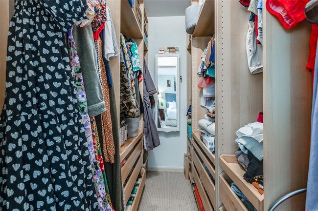 Large Closet with lots of pull out drawers & adjustable rails | Image 22