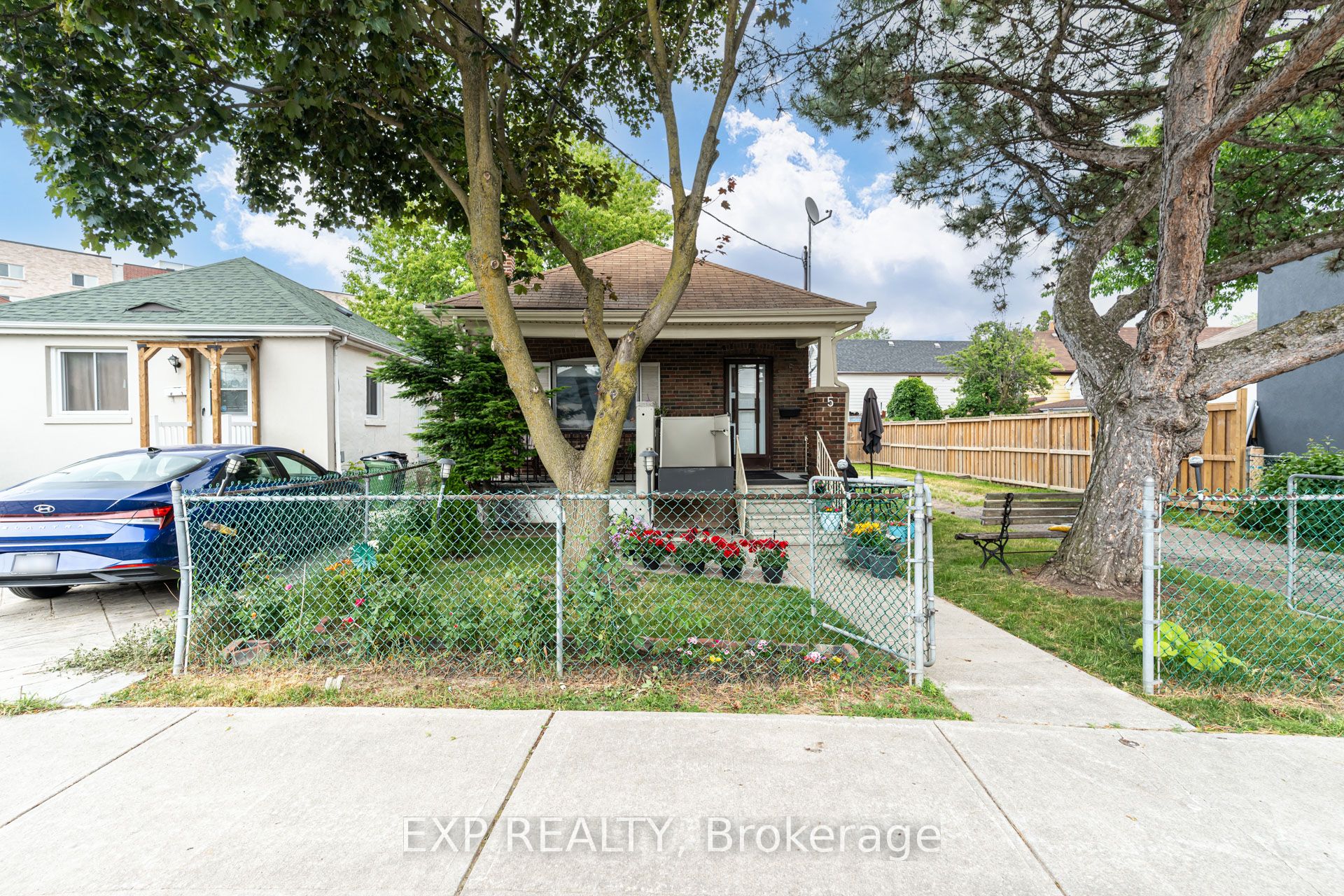Residential in Toronto W04 2
