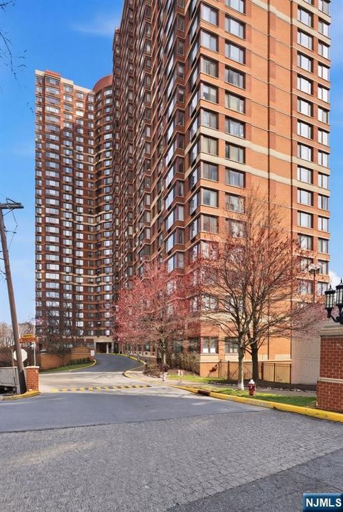 100 Old Palisade, Fort Lee, NJ, 07024 | Card Image