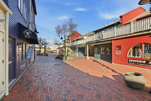 214 Goddard Row, Newport, RI, 02840-6607 | Card Image