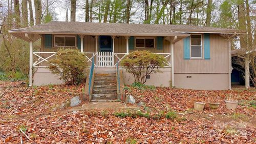 495 Armstrong Ave, Hendersonville, NC, 28739-4733 | Card Image