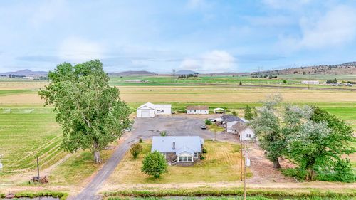 9452 Matney Way, Klamath Falls, OR, 97603-9738 | Card Image