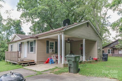 412 W Chestnut Dr, Hendersonville, NC, 28739-6710 | Card Image