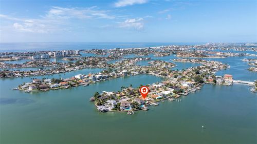 7827 9th Ave S, St Petersburg, FL, 33707-2730 | Card Image
