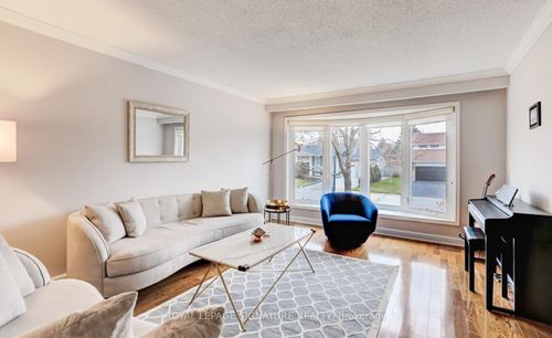 main-64 Cardinal Cres, Newmarket, ON, L3Y5Y2 | Card Image
