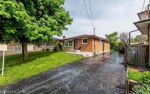 10 Sandlyn Crt, Hamilton, ON, L8H2R5 | Card Image