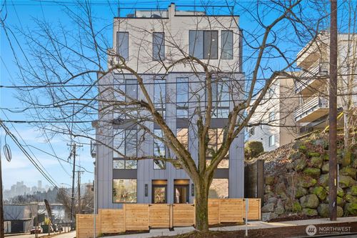 957 N 35th St, Seattle, WA, 98103-8818 | Card Image