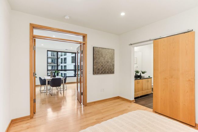 21-web-or-mls-W Lake St 305-S0709-021.jpg | Image 9