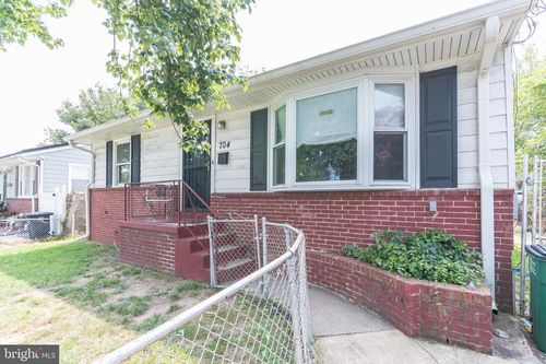 704 65th Ave, CAPITOL HEIGHTS, MD, 20743-1707 | Card Image