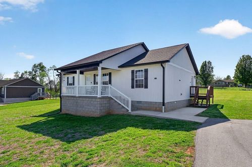8664 Old Kentucky Rd, Sparta, TN, 38583-5805 | Card Image