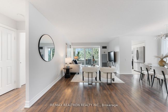 307 - 110 Promenade Cir, Condo with 2 bedrooms, 2 bathrooms and null parking in Vaughan ON | Image 12