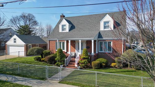 1102 Phoebe St, Franklin Square, NY, 11010-1504 | Card Image