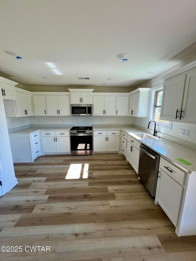 23 Grande Pines Cv, House other with 3 bedrooms, 2 bathrooms and 2 parking in Jackson TN | Image 9