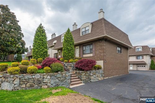 575 Grove St, Clifton, NJ, 07013-3173 | Card Image