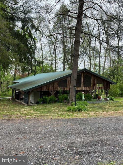 2536 Brigadoon Ln, SUMNEYTOWN, PA, 18084-8111 | Card Image