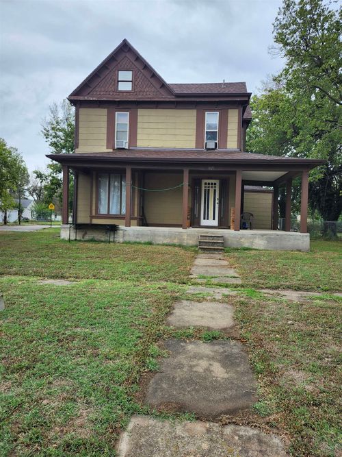 1025 S 2nd St, Arkansas City, KS, 67005-3229 | Card Image