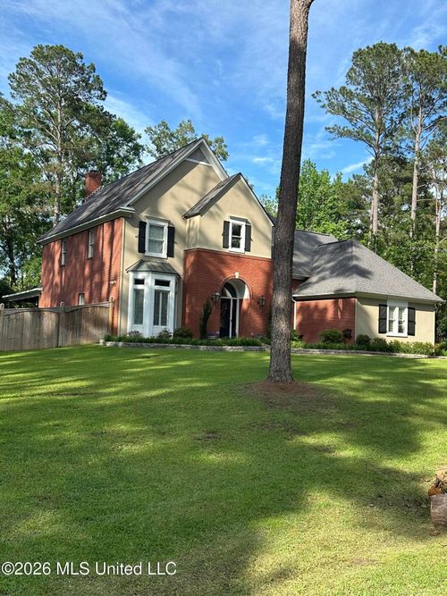 801 Woodland Pne, Flowood, MS, 39232-8611 | Card Image