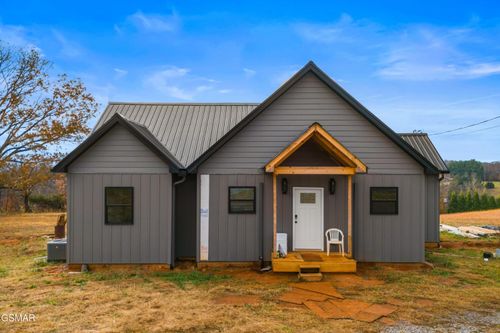 141 Robert E Lee Dr, Newport, TN, 37821-6712 | Card Image