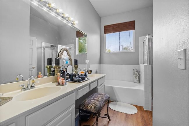 Ensuite with jacuzzi tub and walk-in shower | Image 9