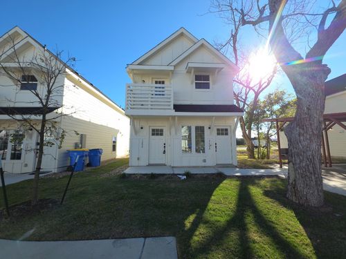 1200-2002 W 2nd St, Taylor, TX, 76574-2550 | Card Image