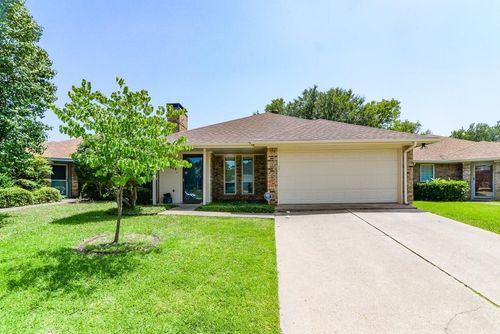 2022 Chalfont Dr, Carrollton, TX, 75007-2328 | Card Image