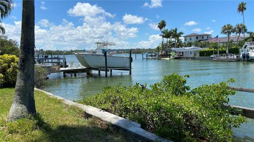 321 12th Ave, Indian Rocks Beach, FL, 33785-2854 | Card Image