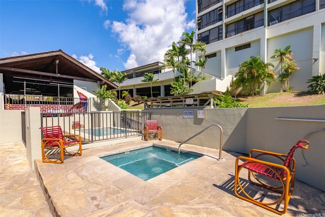 Jacuzzi next to the community pool for the residents of Pearl Regency. | Image 20