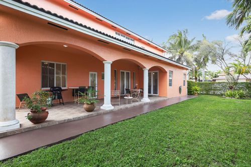 16613 Nw 77th Path, Miami Lakes, FL, 33016-8402 | Card Image