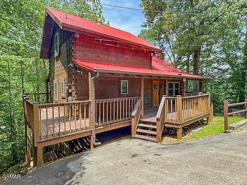 1925 Beach Front Dr, Sevierville, TN, 37876-8960 | Card Image