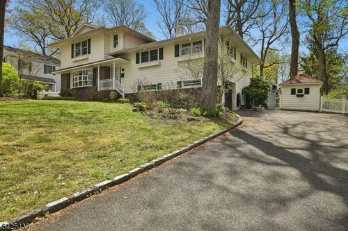 133 Murray Hill Blvd, New Providence, NJ, 07974-2745 | Card Image