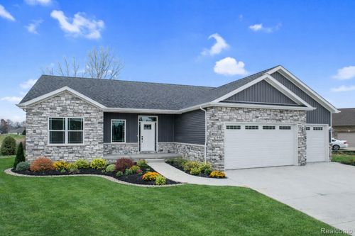 9161 Copper Ridge Dr, Davison, MI, 48423-8653 | Card Image