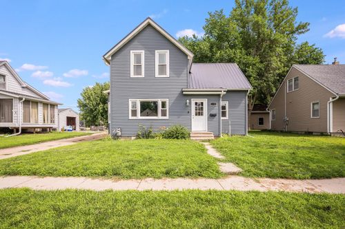 319 E 10th St, Blue Earth, MN, 56013-2143 | Card Image