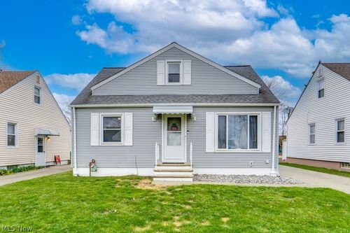 13513 York Blvd, Garfield Heights, OH, 44125-4054 | Card Image