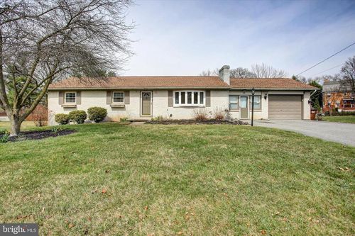 141 Apple Dr, GREENCASTLE, PA, 17225-1105 | Card Image